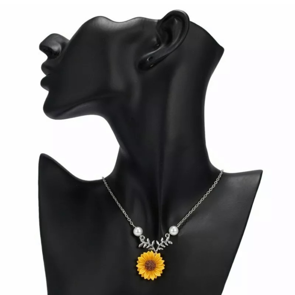 New Fashion Sunflower Pearls Pendant Necklace - Picture 3 of 5